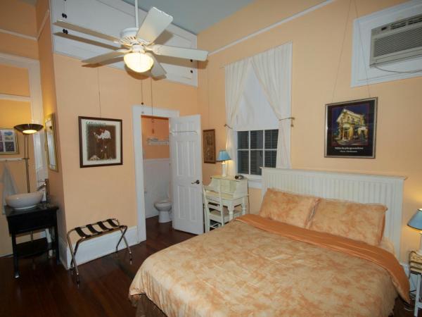 The Burgundy Bed and Breakfast : photo 3 de la chambre chambre lit queen-size