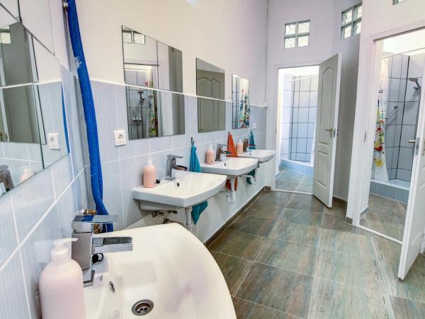 Pal's Mini Hostel : photo 4 de la chambre lit dans dortoir mixte de 8 lits