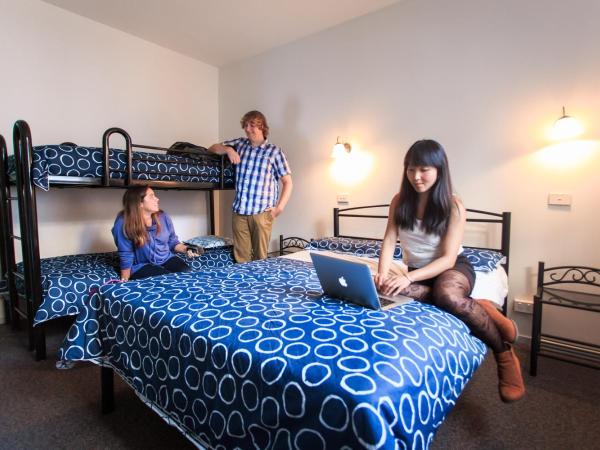 YHA Hobart Central : photo 5 de la chambre chambre familiale avec salle de bains privative