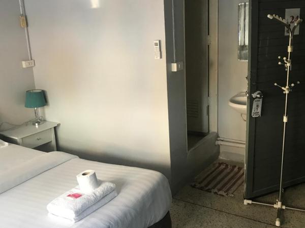 Scandalic Bar and Guest house : photo 2 de la chambre chambre double