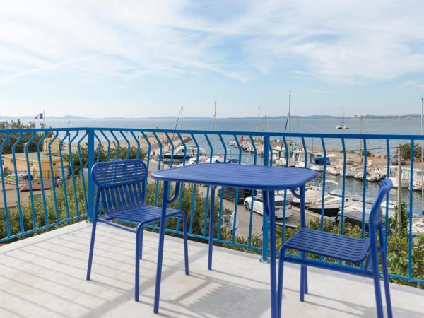 Hôtel La Reine Jane : photo 2 de la chambre chambre double avec terrasse - vue sur mer - deuxième Étage