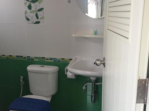 Baan Taweesuk Guest House : photo 6 de la chambre chambre familiale (3 adultes)