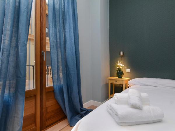 Pension Boutique Gomerez Gallegos : photo 2 de la chambre chambre lits jumeaux avec balcon