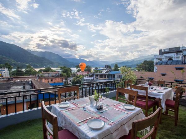 Hotel Tulsi : photo 1 de la chambre chambre familiale supérieure