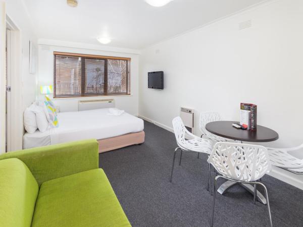 City Edge East Melbourne Apartment Hotel : photo 1 de la chambre appartement familial – albert