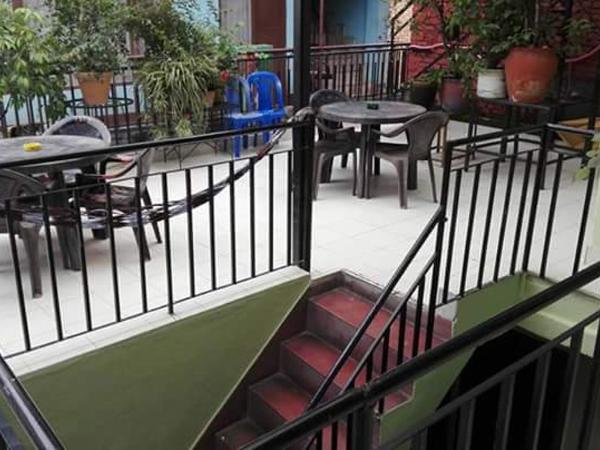 Hotel Sisters Home : photo 4 de la chambre chambre triple avec terrasse