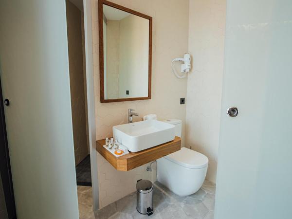 Málaga Premium Hotel : photo 9 de la chambre chambre simple avec balcon