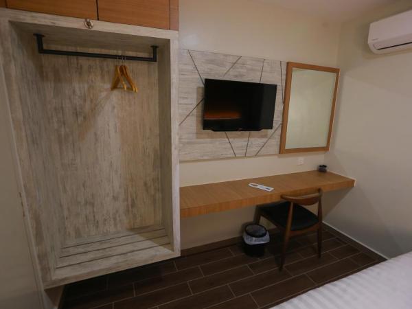 Pantai Regal Hotel : photo 6 de la chambre chambre lit king-size deluxe