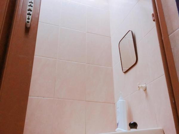 Oasis Guest House : photo 1 de la chambre chambre double standard avec salle de bains privative (ventilateur)