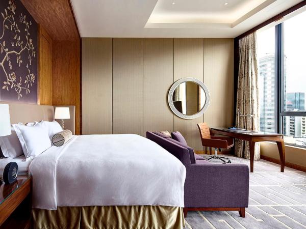 The Royal Garden : photo 1 de la chambre chambre lit king-size de luxe sky