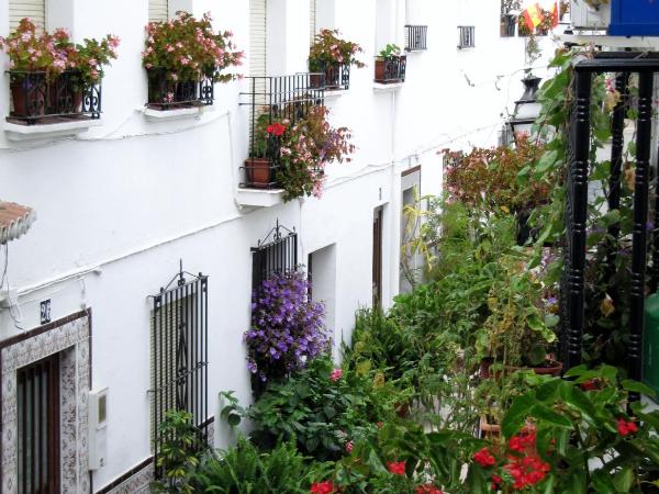 Hostal La Pilarica : photo 6 de la chambre chambre lits jumeaux avec balcon
