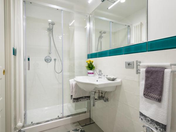 Cerea BnB : photo 5 de la chambre chambre double avec salle de bains privative