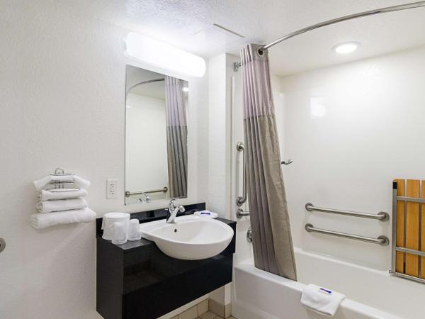 Motel 6- Denver, CO Downtown : photo 1 de la chambre chambre double - accessible aux personnes à mobilité réduite