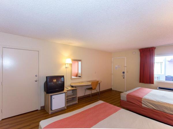 Cathedral Hill Hotel : photo 6 de la chambre chambre 2 lits queen-size - non-fumeurs