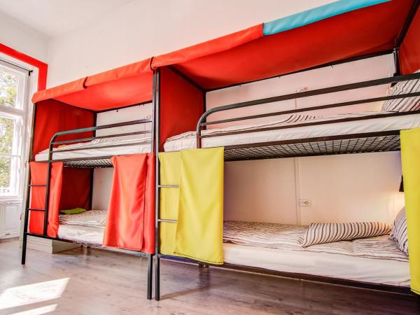 Pal's Mini Hostel : photo 2 de la chambre lit dans dortoir mixte de 4 lits