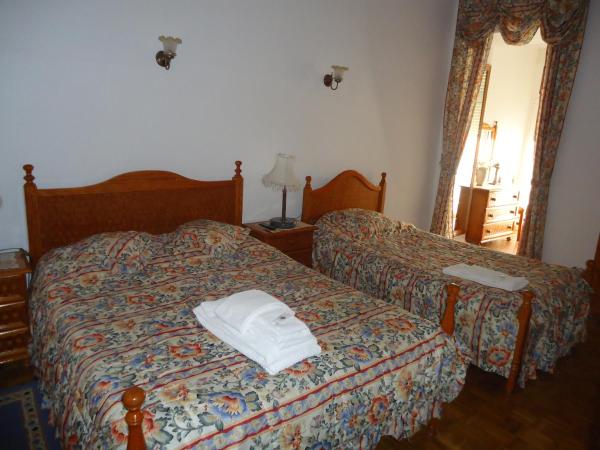 Hotel Aviz : photo 8 de la chambre chambre double avec lit d'appoint