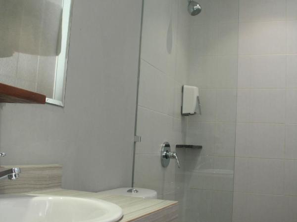 Nite & Day Surabaya - Kedungdoro : photo 1 de la chambre chambre double ou lits jumeaux standard