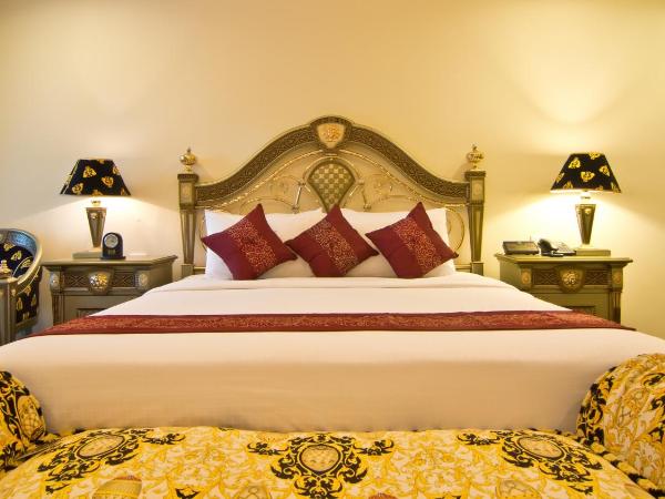 LK Royal Suite : photo 2 de la chambre offre spéciale - suite versace 
