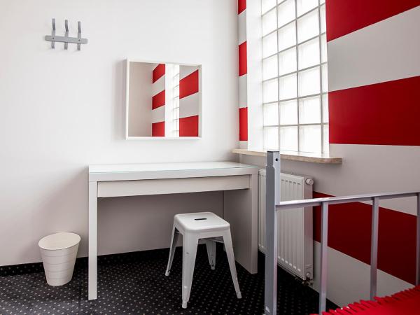 Inbed Hostel : photo 1 de la chambre chambre lits jumeaux spacieuse