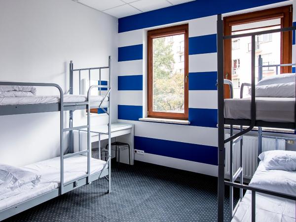 Inbed Hostel : photo 2 de la chambre lit dans un dortoir de 4 lits