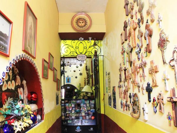 Hostel Casa Zalaoui : photo 5 de la chambre chambre familiale avec salle de bains privative