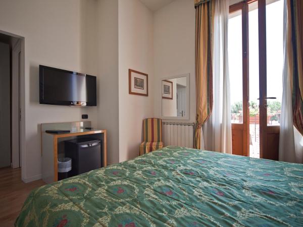 Hotel Italia : photo 5 de la chambre chambre double supérieure