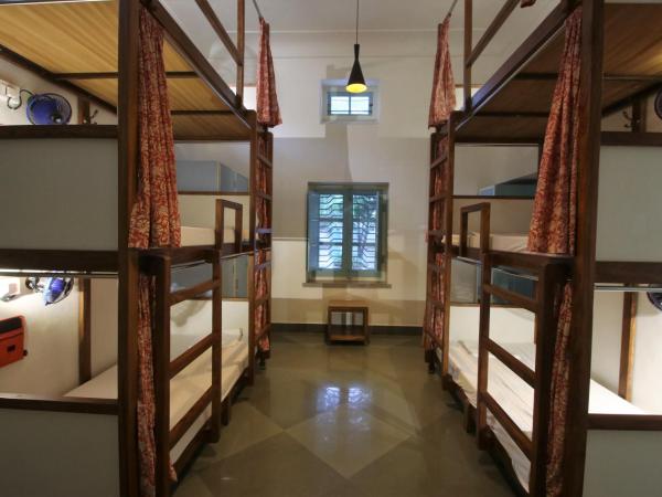 Jaipur Jantar Hostel : photo 6 de la chambre dortoir climatisé mandna 6 lits