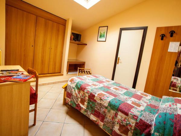 Hotel Villa Il Castagno : photo 7 de la chambre chambre simple avec salle de bains extérieure privative