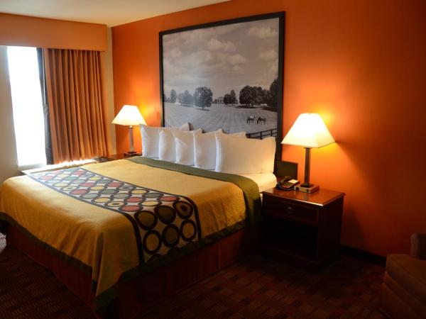 Super 8 by Wyndham Louisville/Expo Center : photo 4 de la chambre chambre lit king-size - non-fumeurs