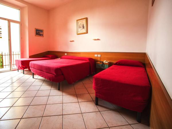 Hotel Villa Il Castagno : photo 2 de la chambre chambre quadruple avec balcon