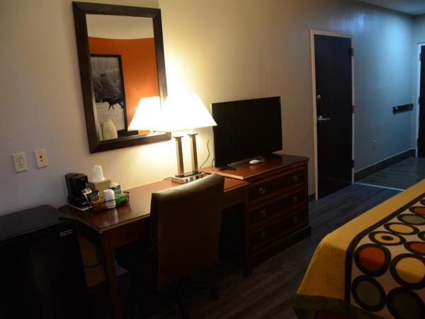 Super 8 by Wyndham Louisville/Expo Center : photo 4 de la chambre chambre lit king-size - accessible aux personnes à mobilité réduite - non-fumeurs