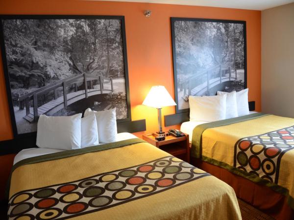 Super 8 by Wyndham Louisville/Expo Center : photo 2 de la chambre suite studio avec 2 lits queen-size - non-fumeurs