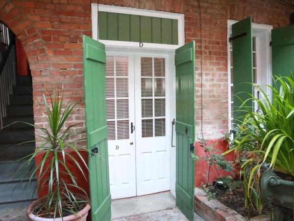 Bon Maison Guest House : photo 8 de la chambre chambre lit queen-size - vue sur jardin