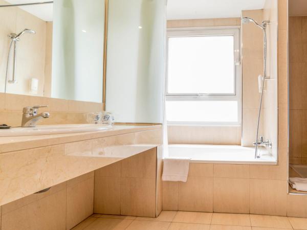 Infanta Mercedes : photo 4 de la chambre chambre double avec lit d'appoint