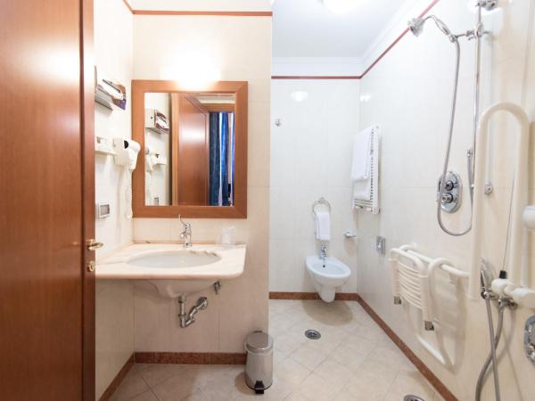 Diana Park Hotel : photo 1 de la chambre chambre lit queen-size - accessible aux personnes à mobilité réduite