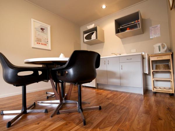 The Lake Motel : photo 4 de la chambre chambre de luxe donnant sur la cour