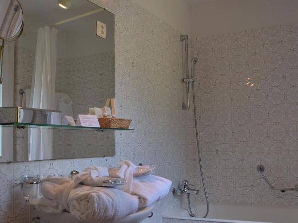 Hotel Regina Terme : photo 5 de la chambre chambre double standard avec balcon et vue sur la montagne