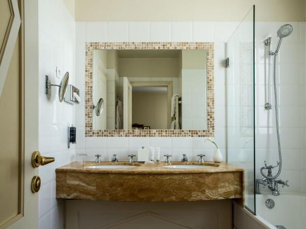 Hôtel Brighton - Esprit de France : photo 4 de la chambre chambre double deluxe