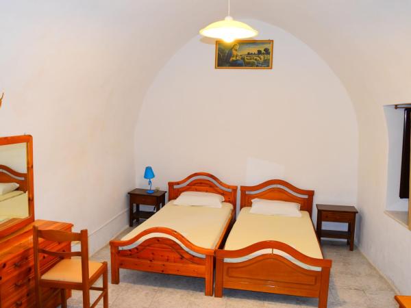 Stathis : photo 1 de la chambre chambre avec salle de bains privative