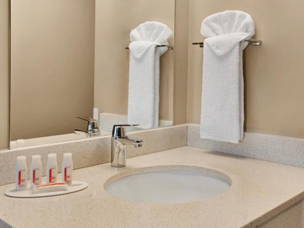 Super 8 by Wyndham Winnipeg West : photo 3 de la chambre chambre lit queen-size - non-fumeurs