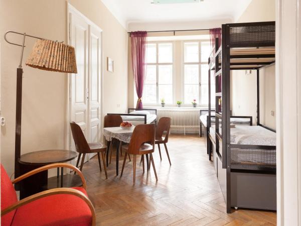 Hostel Fleda : photo 4 de la chambre chambre triple basique avec salle de bains commune