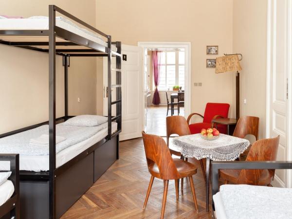 Hostel Fleda : photo 3 de la chambre chambre triple basique avec salle de bains commune