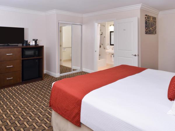 Best Western Plus LA Mid-Town Hotel : photo 2 de la chambre chambre lit king-size avec baignoire - accessible aux personnes à mobilité réduite