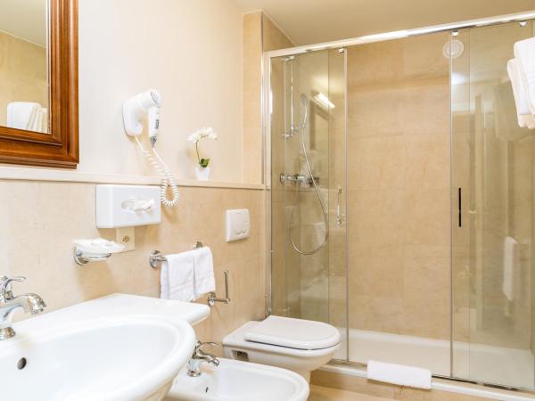 Hotel Reine Victoria : photo 6 de la chambre chambre double supérieure