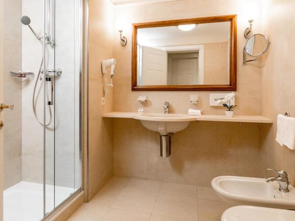 Hotel Reine Victoria : photo 8 de la chambre chambre double supérieure