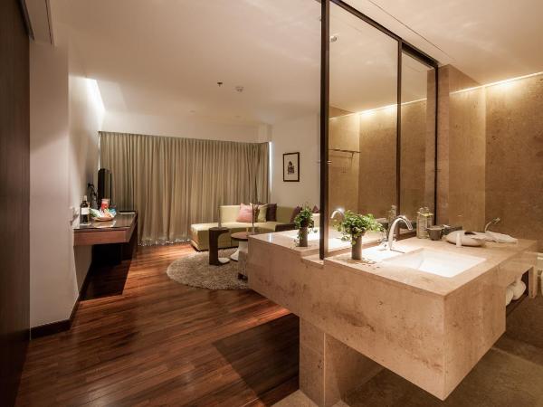 LiT BANGKOK Hotel : photo 1 de la chambre suite triple de luxe