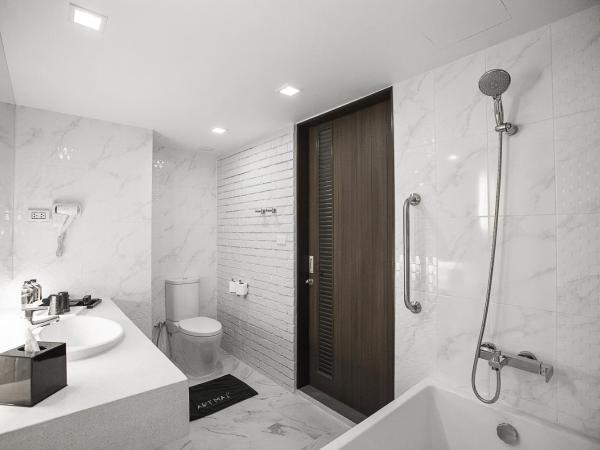 Art Mai Gallery Nimman Hotel Chiang Mai - SHA Plus : photo 3 de la chambre exclusive impressionist art gallery