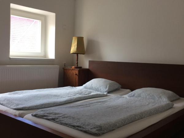 Hostel Fleda : photo 1 de la chambre chambre lits jumeaux avec salle de bains commune