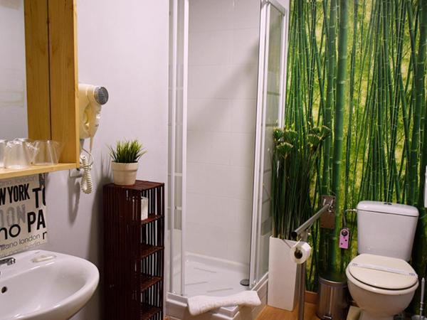 VALENCIA SUITS YOU Centro Histórico, Establecimiento Automatizado-Fast Auto Check in&Out, Solo para Adultos-Adults only : photo 7 de la chambre petite chambre double avec salle de bains privative