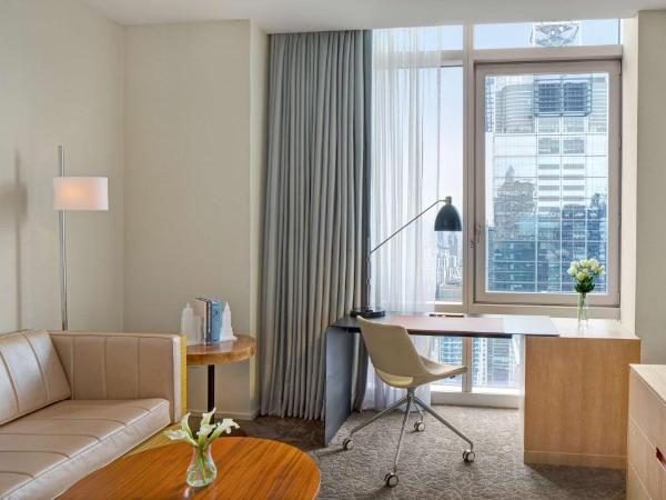 Hyatt Centric Times Square New York : photo 8 de la chambre suite king avec vue sur times square